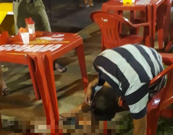 Em banca de churrasquinho homem &eacute; executado a tiros na Gl&oacute;ria
