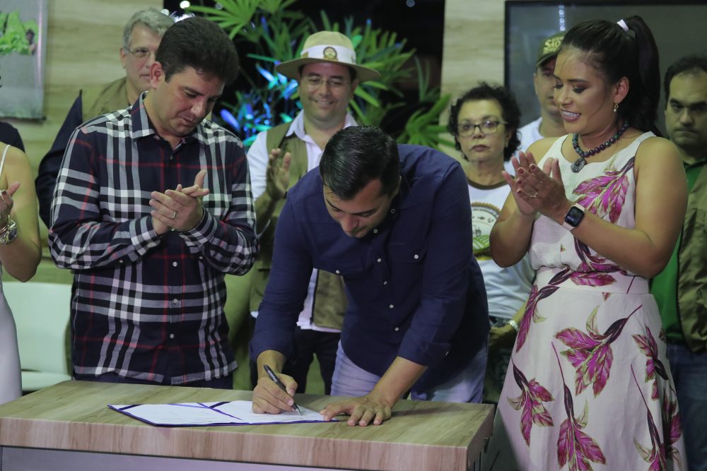 Governadores do AM e Acre firmam parceria para desenvolver cadeias produtivas na fronteira Governadores do AM e Acre firmam parceria para desenvolver cadeias produtivas na fronteira