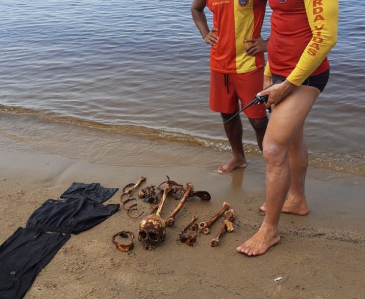 Ossada humana é encontrada por banhista na Ponta Negra Ossada humana é encontrada por banhista na Ponta Negra
