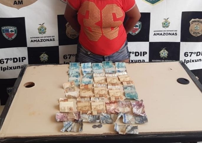 PARTES &Iacute;NTIMAS Mulher &eacute; detida acusada de furtar idoso e esconder dinheiro