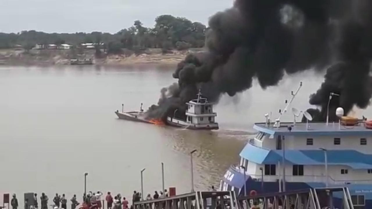 Marinha vai investigar explosão em balsa de combustível em Beruri Marinha vai investigar explosão em balsa de combustível em Beruri