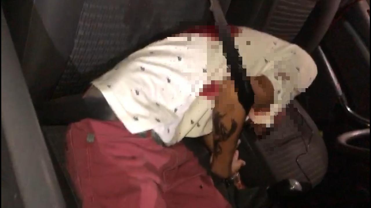 MOTORISTA &Eacute; SALVO Dupla &eacute; alvo de execu&ccedil;&atilde;o dentro de carro; um sobrevive e condutor &eacute; poupado