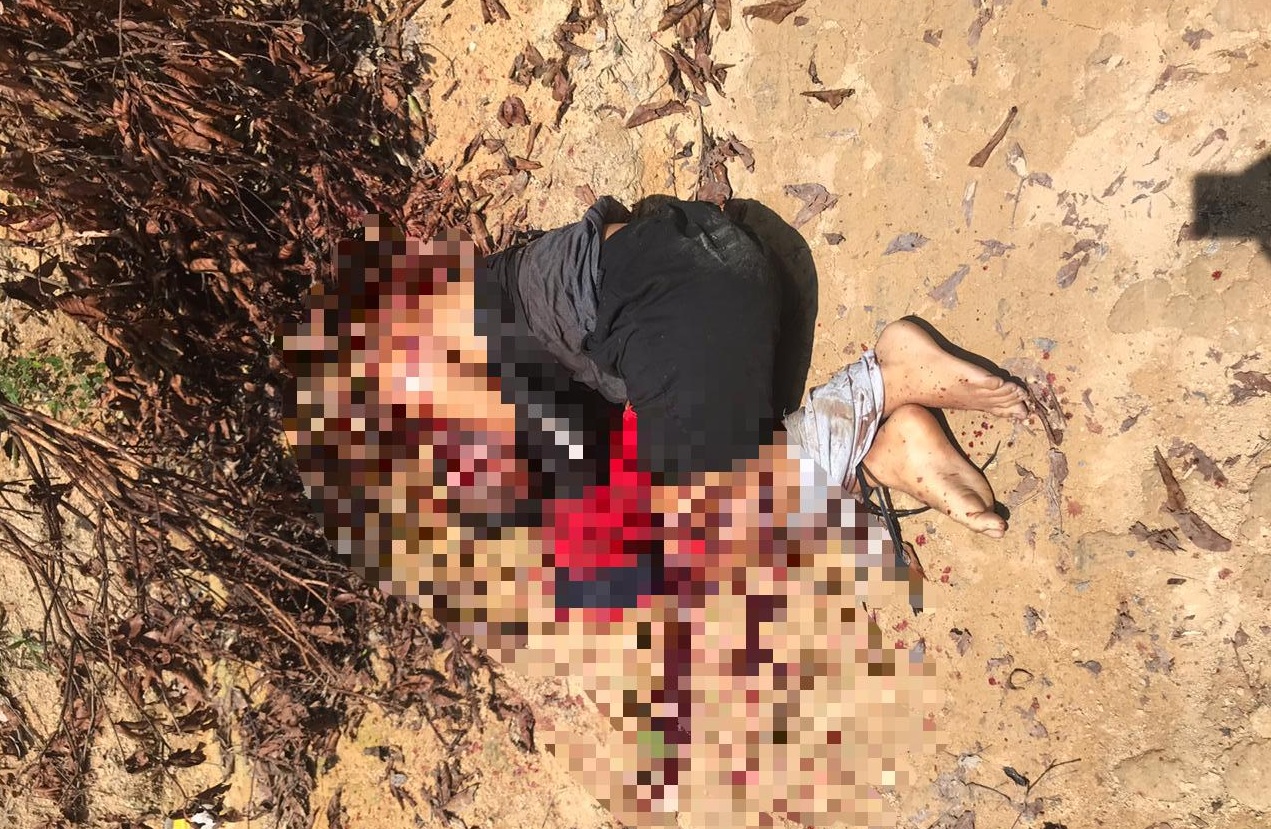 Quarto corpo decapitado é achado em ramal; vídeos mostram barbaridade da guerra do tráfico Quarto corpo decapitado é achado em ramal; vídeos mostram barbaridade da guerra do tráfico