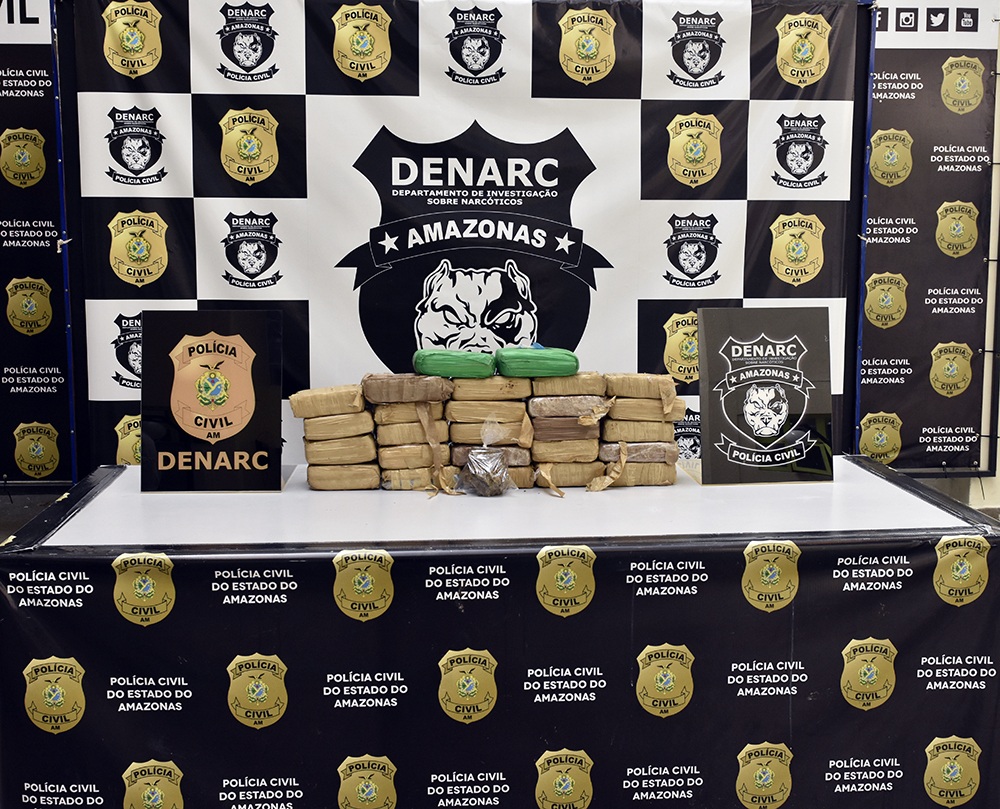 COLOMBIANA Homem &eacute; preso com 30kg de skunk da Col&ocirc;mbia avaliado em R$ 120 mil
