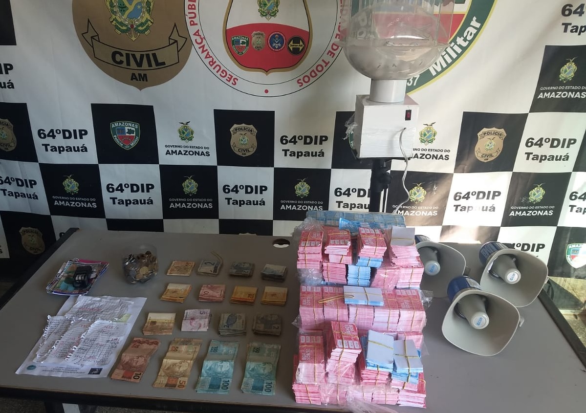 DEU AZAR Polícia apreende dinheiro, máquina e boletos em casa de jogos em Tapauá DEU AZAR Polícia apreende dinheiro, máquina e boletos em casa de jogos em Tapauá