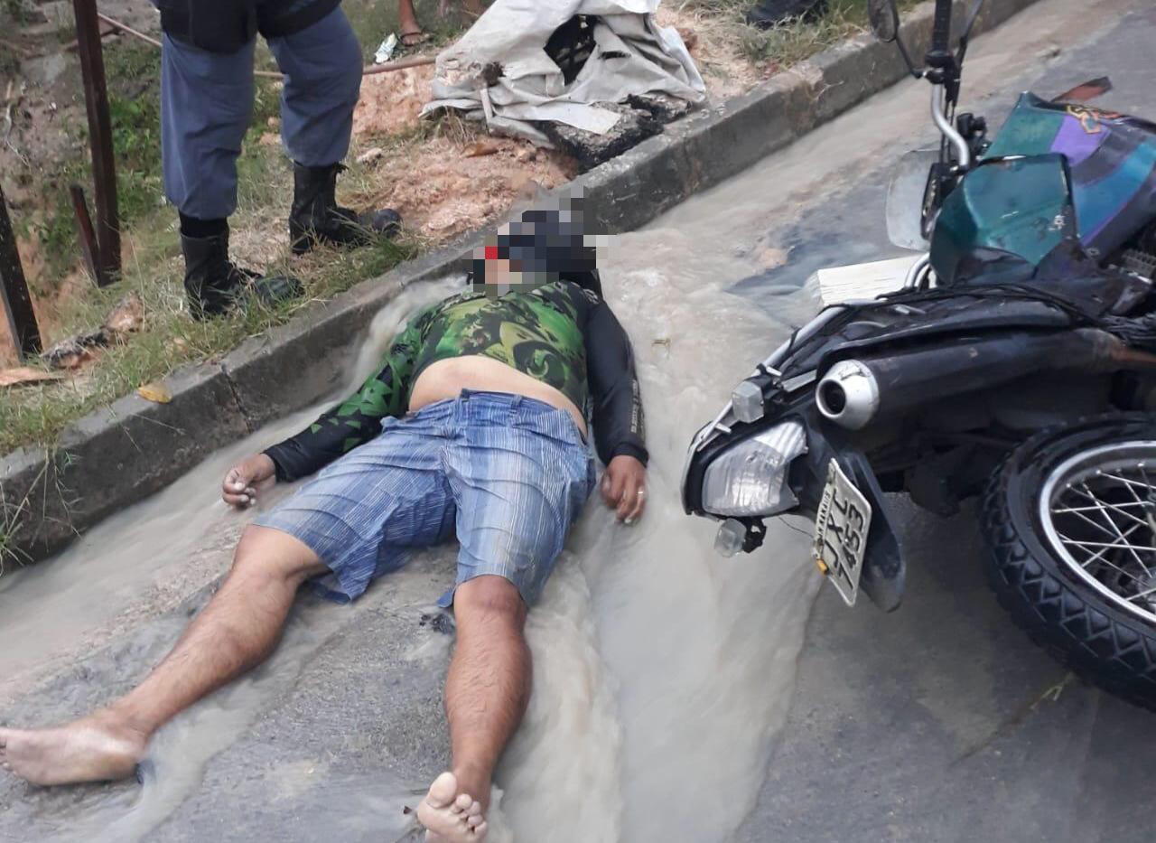 Mototaxista é assassinado a tiros por cliente que pegou no Jorge Teixeira Mototaxista é assassinado a tiros por cliente que pegou no Jorge Teixeira