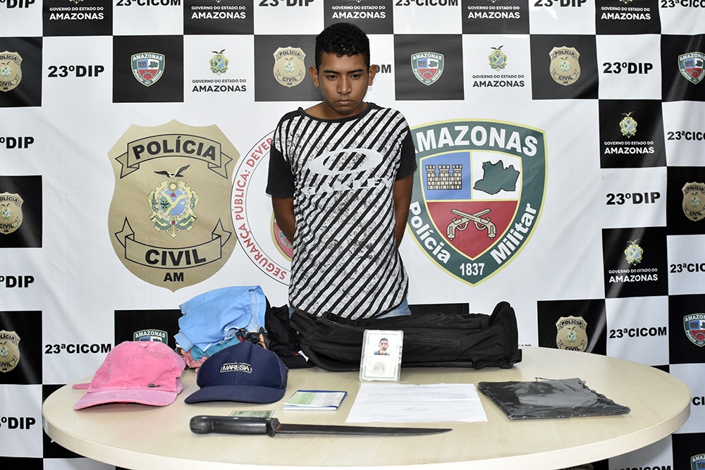 ARMADO DE TERÇADO Ladrão de idoso é preso em flagrante no Parque Dez ARMADO DE TERÇADO Ladrão de idoso é preso em flagrante no Parque Dez