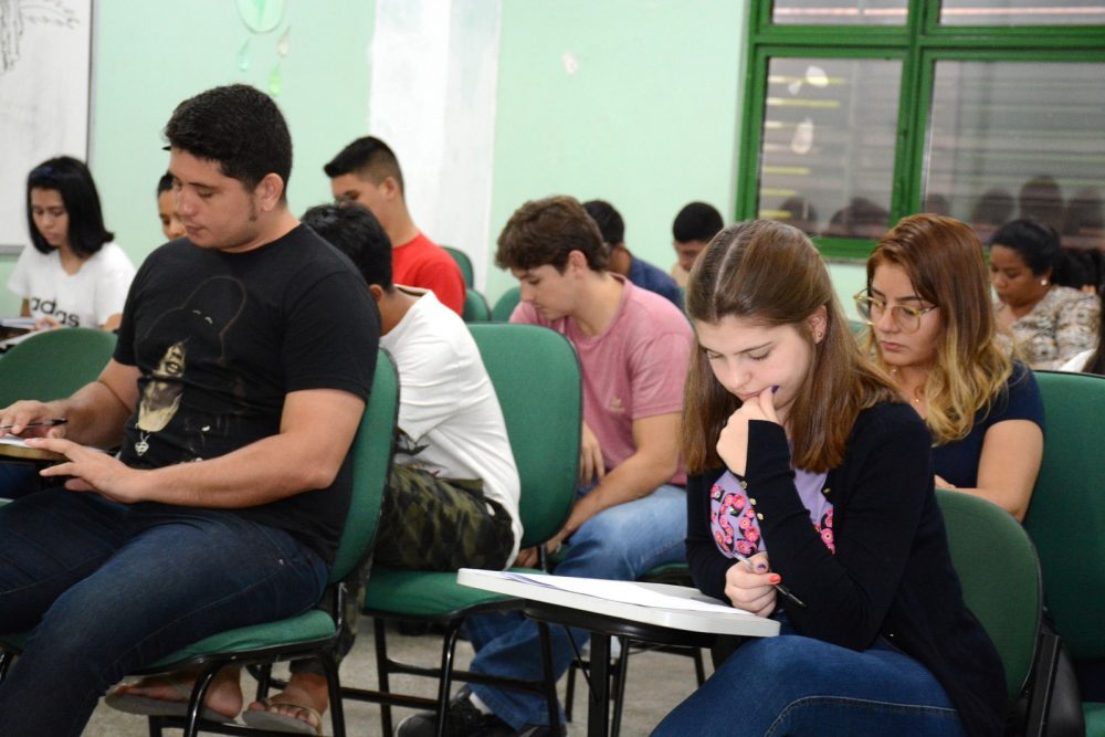 Candidatos realizam provas do segundo dia do Vestibular da UEA; gabarito saí amanhã Candidatos realizam provas do segundo dia do Vestibular da UEA; gabarito saí amanhã