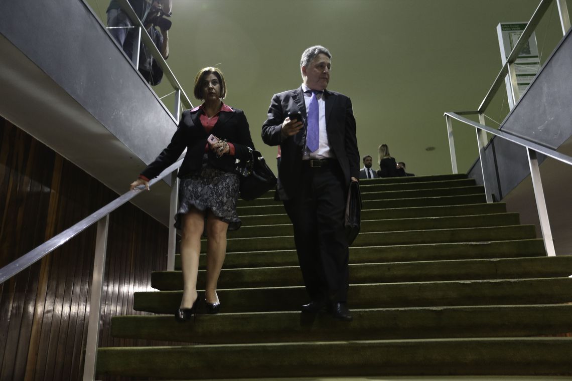 Ex-governadores Rosinha e Garotinho são presos novamente no Rio Ex-governadores Rosinha e Garotinho são presos novamente no Rio