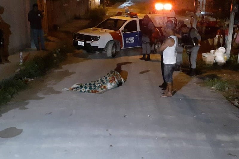 Ex-presidi&aacute;rio &eacute; morto a tiros em esquina no Santa Etelvina