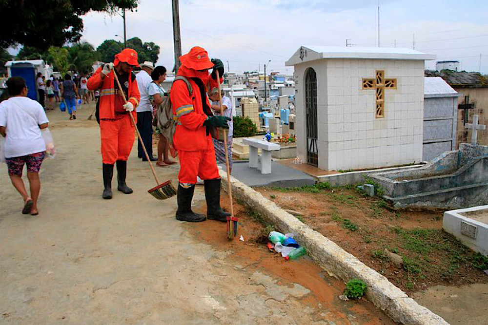 Cemit&eacute;rios 