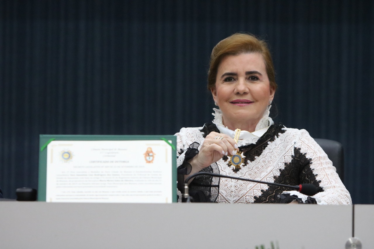 Presidente do TCE-AM recebe medalha de Ouro da Câmara Municipal Presidente do TCE-AM recebe medalha de Ouro da Câmara Municipal