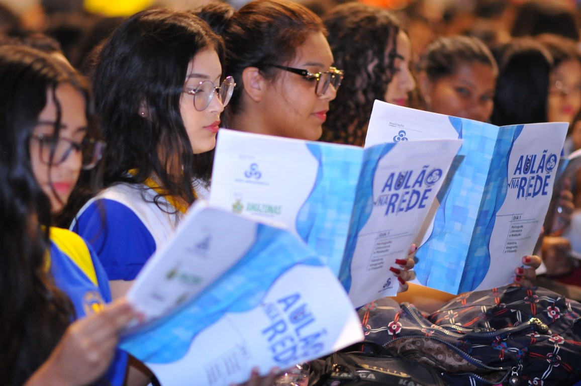 ENEM 2,5 mil estudantes da rede estadual participam de aulão preparatório ENEM 2,5 mil estudantes da rede estadual participam de aulão preparatório