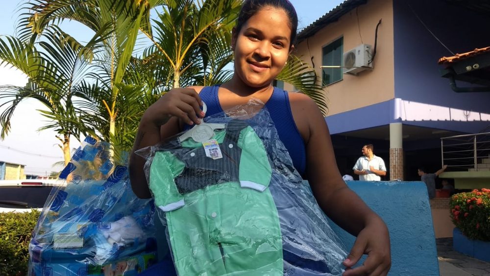 Maternidade Alvorada entrega kits do Baby Chá Solidário às mães sem enxoval Maternidade Alvorada entrega kits do Baby Chá Solidário às mães sem enxoval