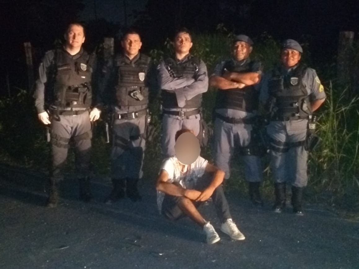 PM resgata homem que estava amarrado em árvore e seria executado por facção PM resgata homem que estava amarrado em árvore e seria executado por facção