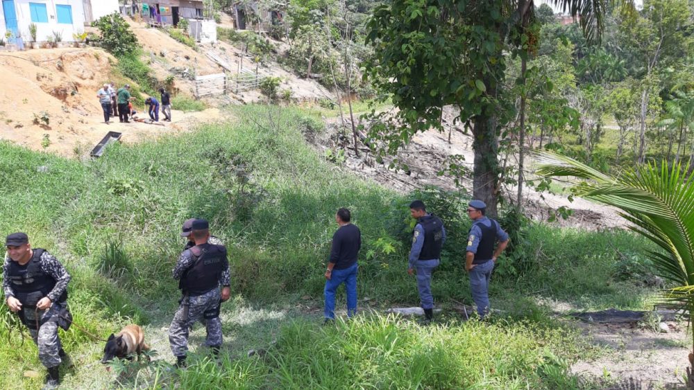 Cadela Fiona ajuda a encontrar corpo de homem na Estrela de Davi Cadela Fiona ajuda a encontrar corpo de homem na Estrela de Davi