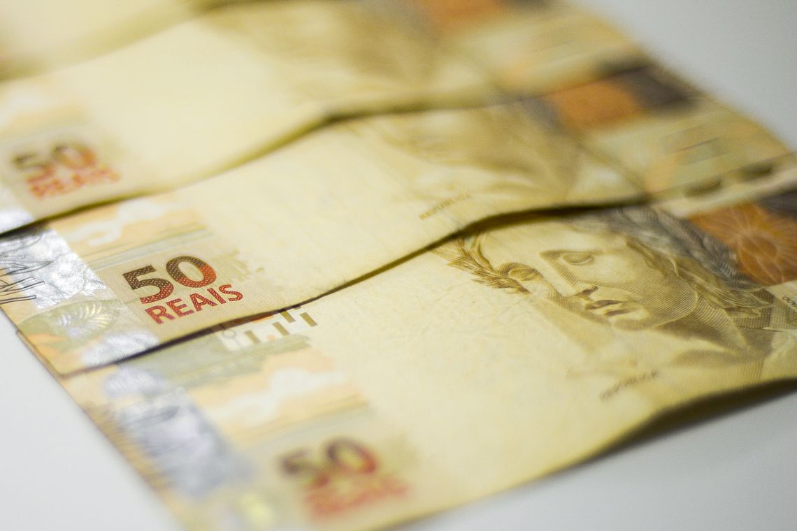 Brasil tem 5 milh&otilde;es de pessoas superendividadas
