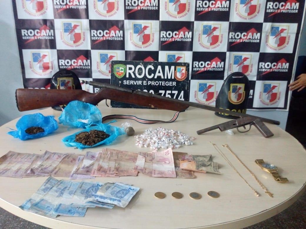 Rocam prende suspeitos com rifle, arma caseira e drogas na zona Leste Rocam prende suspeitos com rifle, arma caseira e drogas na zona Leste