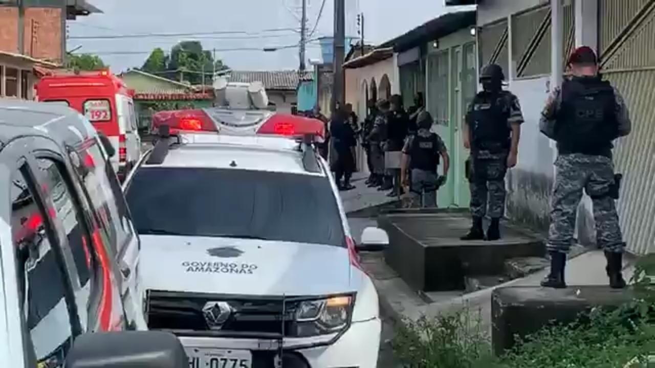 Assaltante que mant&eacute;m menina ref&eacute;m exige advogado na comunidade
