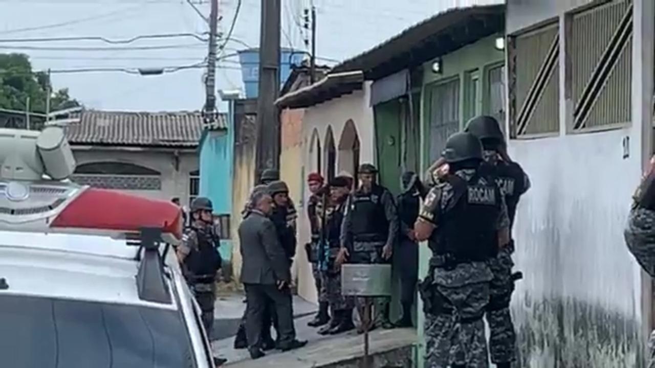 &Uacute;ltima ref&eacute;m &eacute; liberada e assaltante se entrega ap&oacute;s negocia&ccedil;&otilde;es com PC e PM