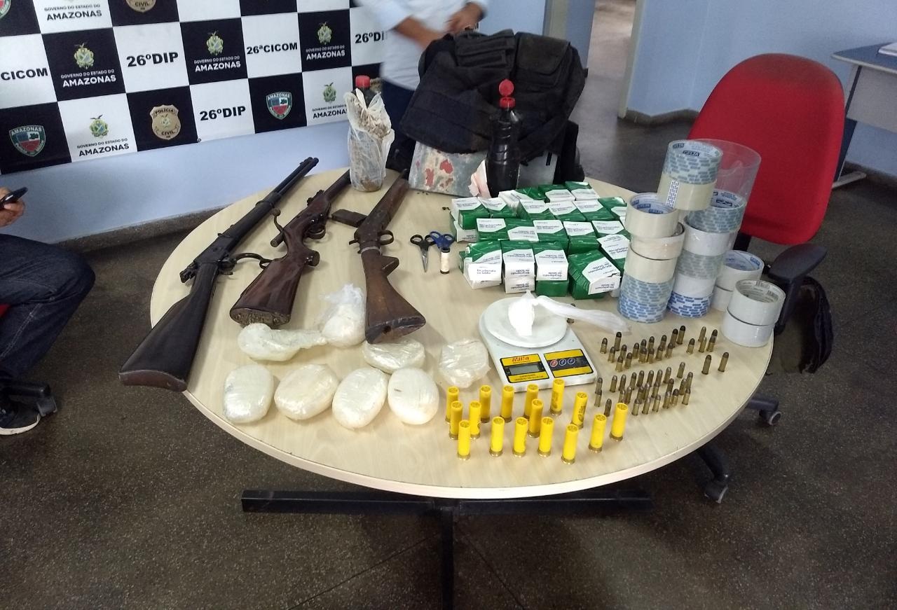 Tr&ecirc;s armas longas, diversas muni&ccedil;&otilde;es e drogas s&atilde;o apreendidas no Monte Horebe