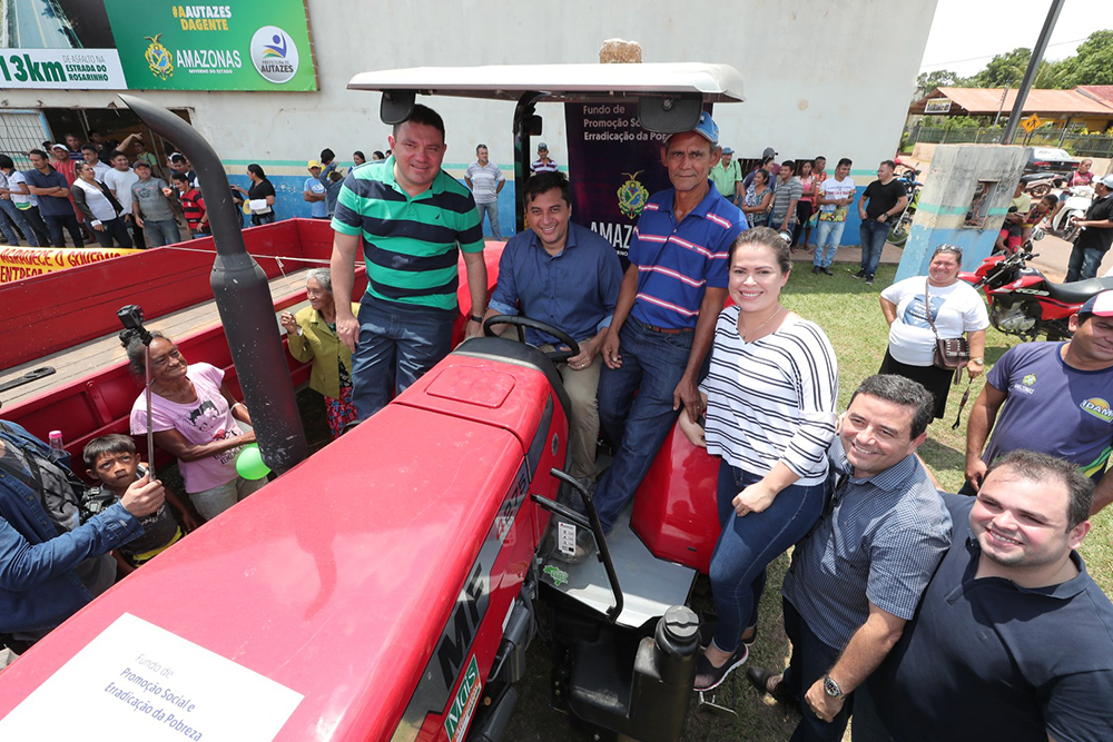 Wilson Lima entrega implementos agrícolas em Autazes Wilson Lima entrega implementos agrícolas em Autazes