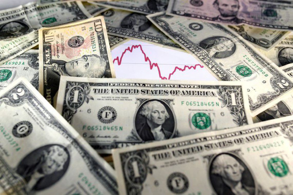 D&oacute;lar tem maior alta em sete meses e fecha em R$ 4,08