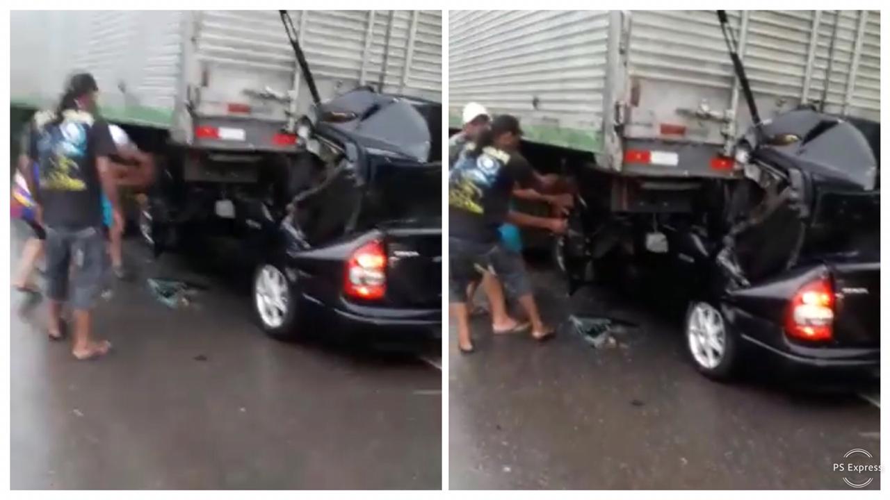 Casal entra debaixo de caminhão e morre em acidente na BR. Veja vídeos Casal entra debaixo de caminhão e morre em acidente na BR. Veja vídeos