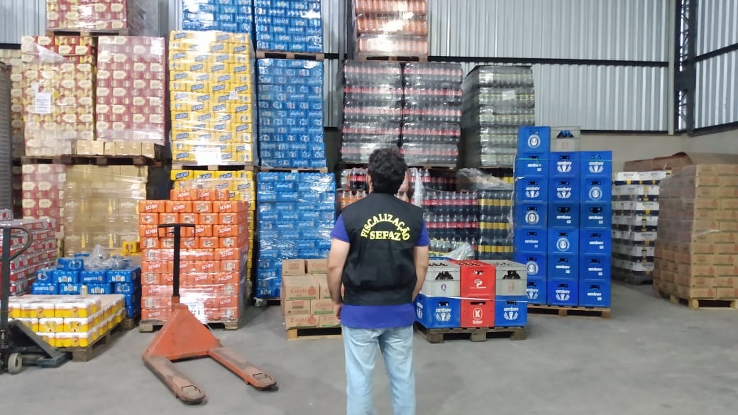 Bebidas sem nota fiscal e avaliadas em R$ 5 milhões são apreendidas pela Sefaz Bebidas sem nota fiscal e avaliadas em R$ 5 milhões são apreendidas pela Sefaz
