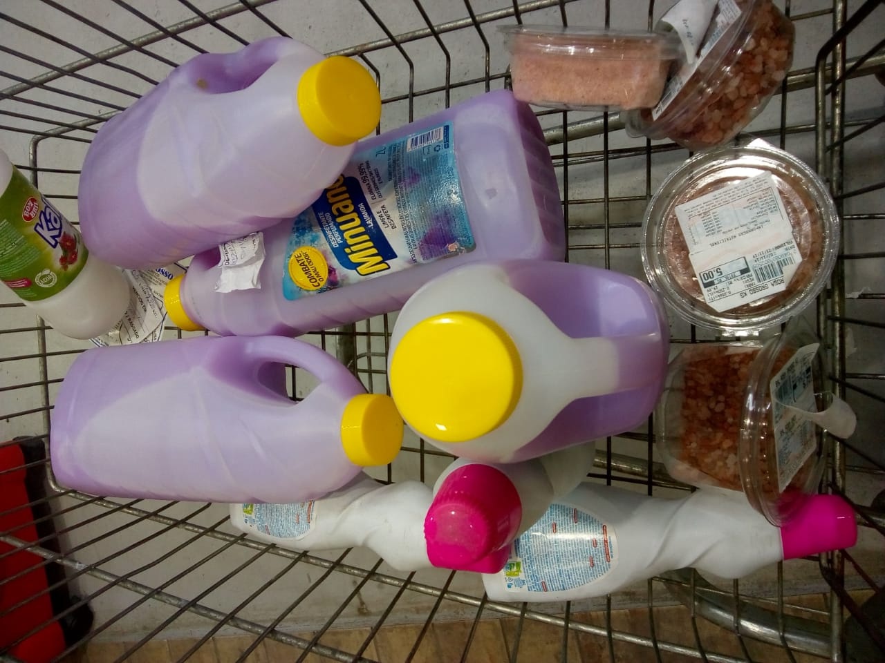 Big Amigão é multado e Procon apreende mais de 40kg de produtos irregulares no Tarumã Big Amigão é multado e Procon apreende mais de 40kg de produtos irregulares no Tarumã
