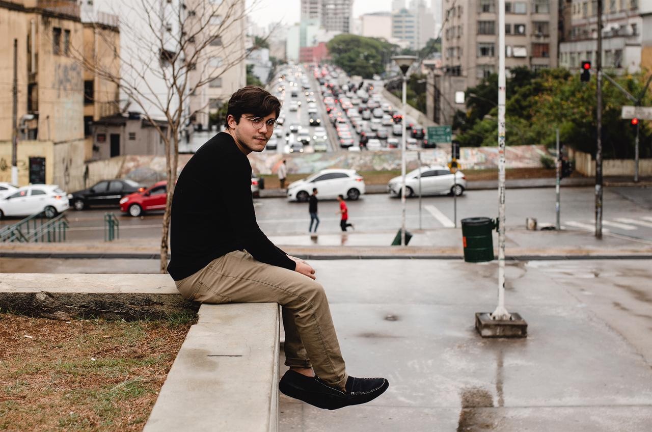 Cantor e compositor Santaella lan&ccedil;a novo single nesta sexta-feira