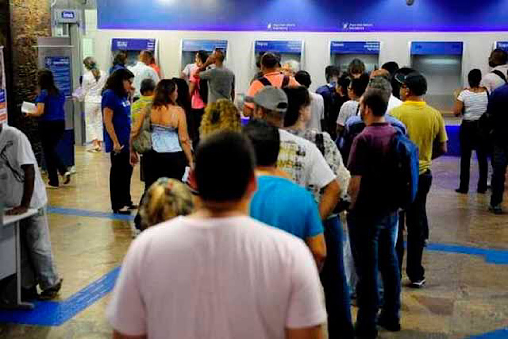 Bancos reabrem após feriado de Carnaval