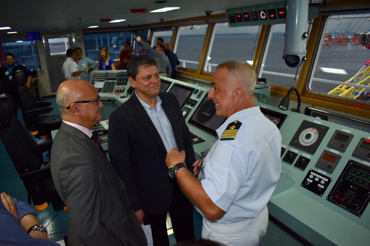 Novo porta-contêiner Log-In Polaris chega a Manaus para navegação de cabotagem Novo porta-contêiner Log-In Polaris chega a Manaus para navegação de cabotagem