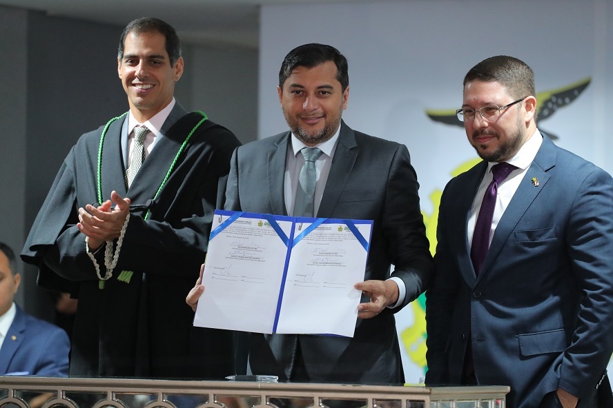 Governador anuncia pagamento de indeniza&ccedil;&otilde;es a 152 fam&iacute;lias v&iacute;timas de inc&ecirc;ndio no Educandos