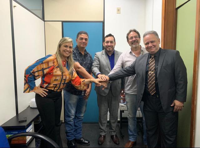CACHÊ Juiz faz conciliação entre duas bandas de Carnaval CACHÊ Juiz faz conciliação entre duas bandas de Carnaval