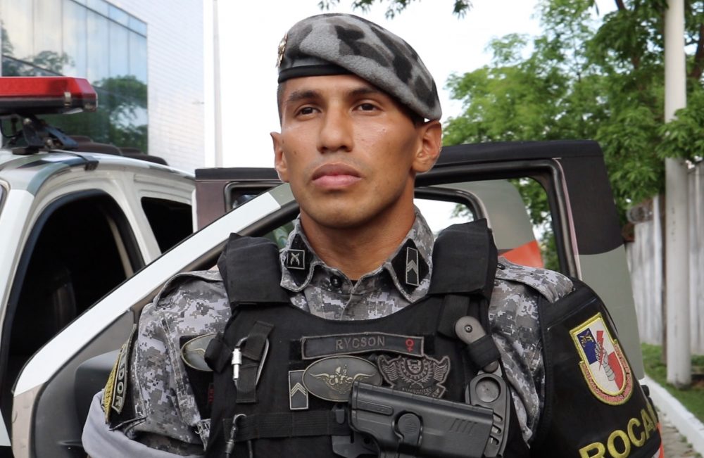 PMs promovidos por atos de bravura contam experiências de salvar vidas PMs promovidos por atos de bravura contam experiências de salvar vidas