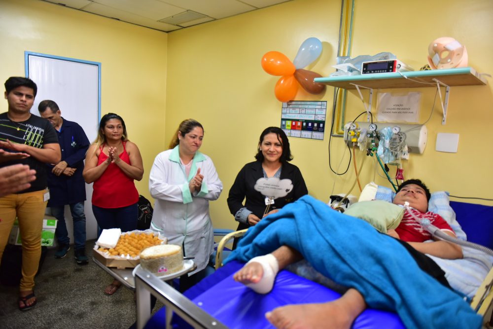 Hospital Dr. Fajardo faz festa de despedida para paciente que cresceu na unidade Hospital Dr. Fajardo faz festa de despedida para paciente que cresceu na unidade