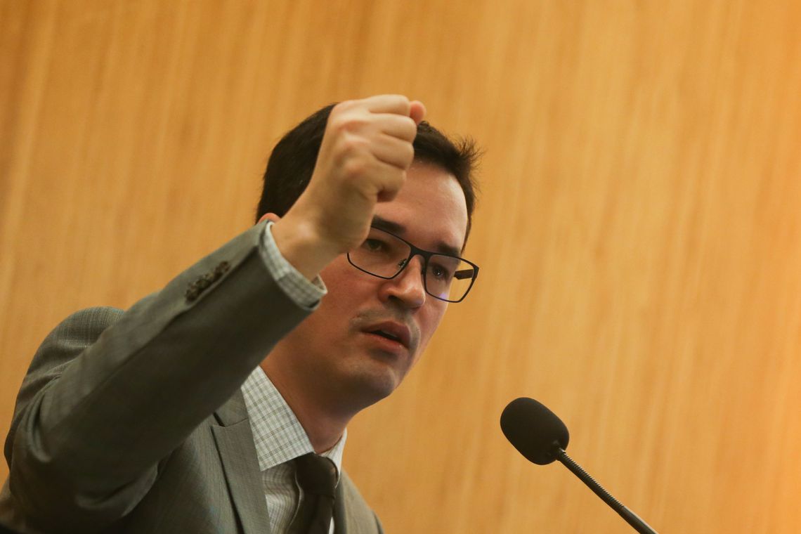 Dallagnol &eacute; punido com advert&ecirc;ncia por cr&iacute;ticas a ministros do STF