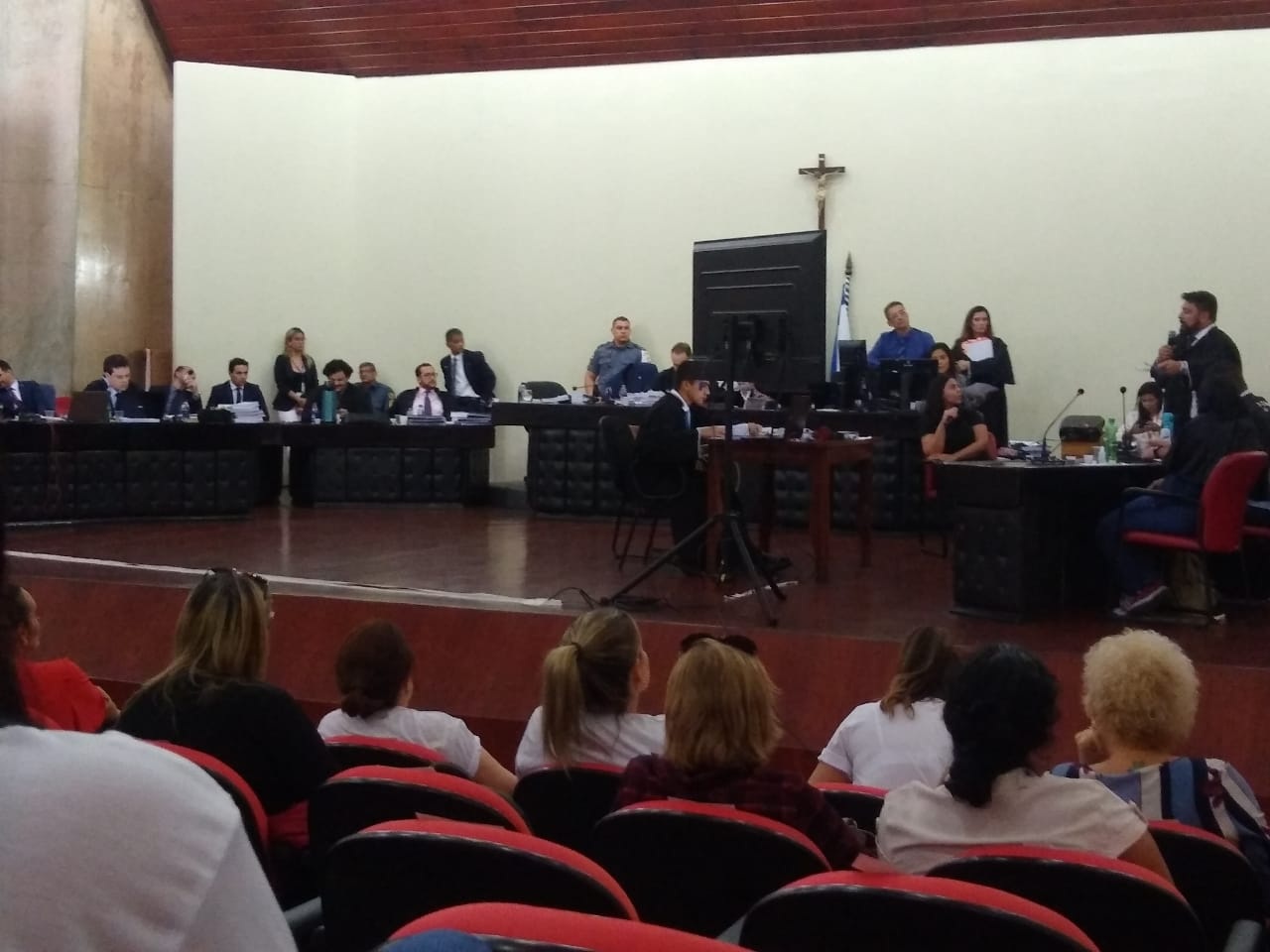 Para defesa, esposa de advogado morto se contradiz e muda vers&atilde;o para noite do crime