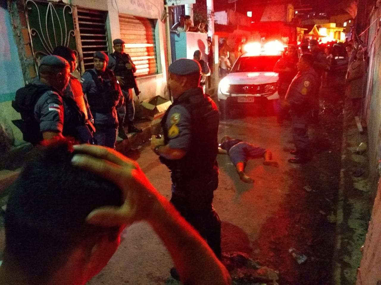 'Bolinha' tenta fugir em área vermelha, mas é morto a tiros no São Lázaro 'Bolinha' tenta fugir em área vermelha, mas é morto a tiros no São Lázaro