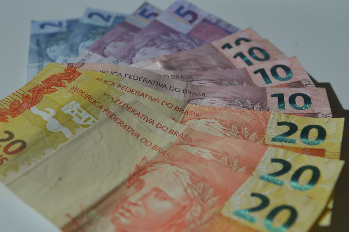 Governo reduz para R$ 1.031 estimativa de salário mínimo para 2020 Governo reduz para R$ 1.031 estimativa de salário mínimo para 2020