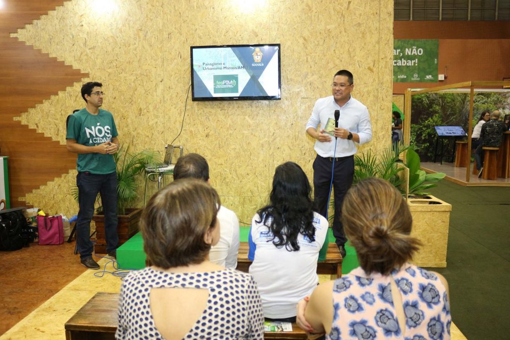 Palestras ambientais e sobre LED estão no estande da Prefeitura no segundo dia da FesPIM Palestras ambientais e sobre LED estão no estande da Prefeitura no segundo dia da FesPIM