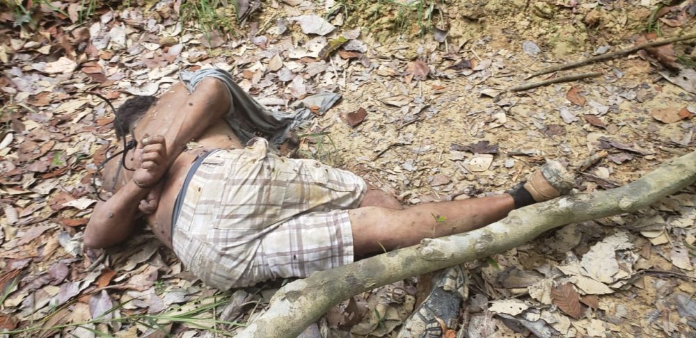 Corpo em decomposição é encontrado com fio no pescoço e mãos amarradas na AM-010 Corpo em decomposição é encontrado com fio no pescoço e mãos amarradas na AM-010