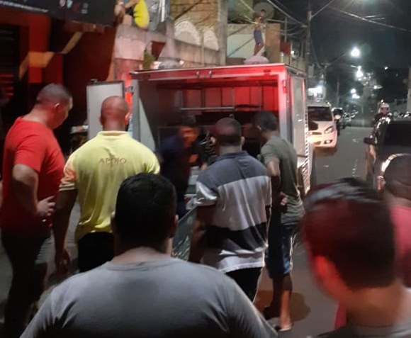Amigos dão falta de colega e o encontram morto ao lado da cama, em possível latrocínio Amigos dão falta de colega e o encontram morto ao lado da cama, em possível latrocínio