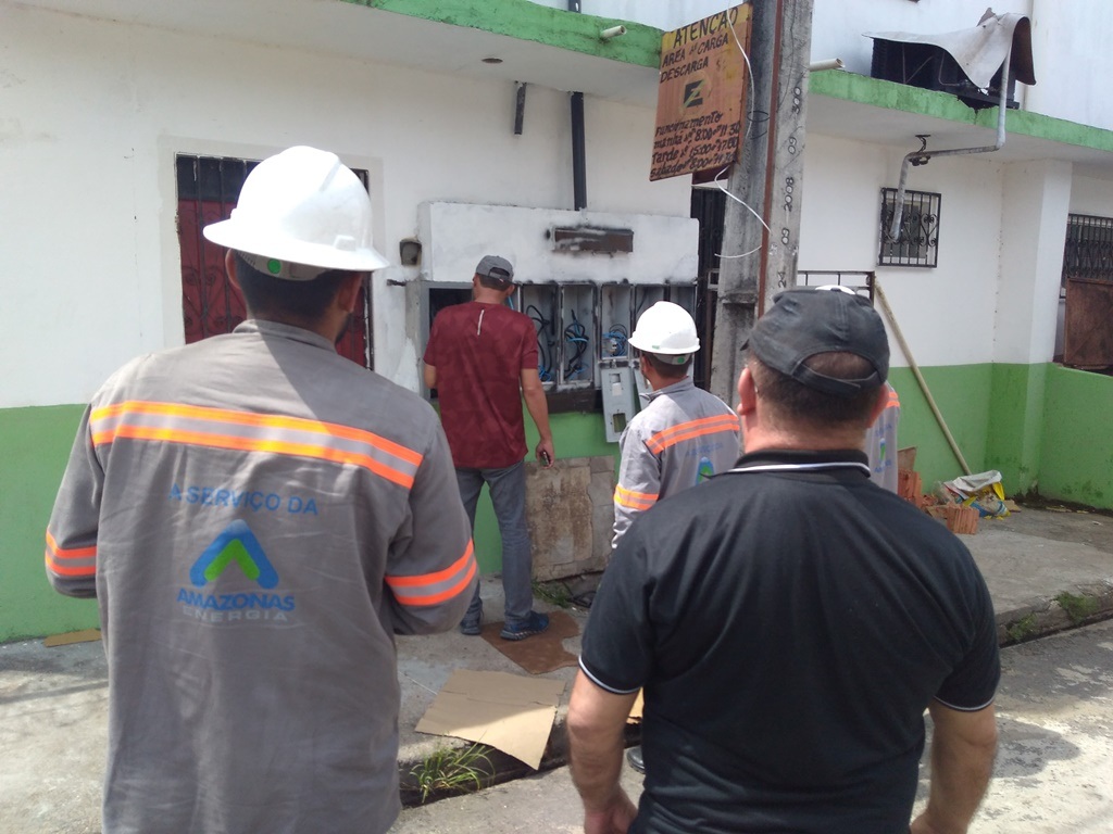 Supermercado &eacute; flagrado com 'gato' de energia durante a&ccedil;&atilde;o de reintegra&ccedil;&atilde;o de posse