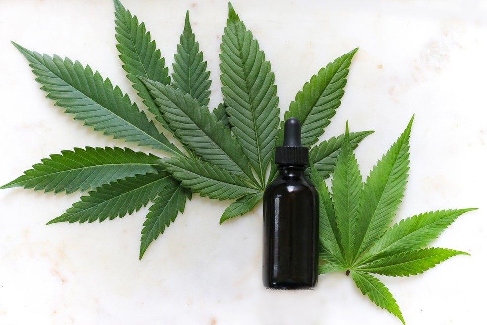 Anvisa libera venda de produtos a base de cannabis em farm&aacute;cias