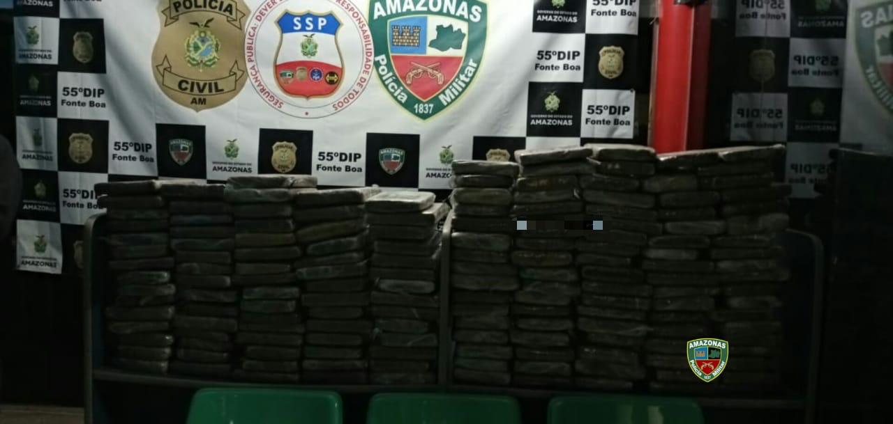 Ap&oacute;s den&uacute;ncia, PM encontra carga de 177kg de maconha skunk em Fonte Boa