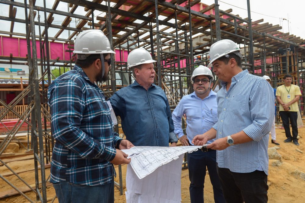 'É uma semente para o futuro', afirma Arthur em visita à obra do Centro de Controle 'É uma semente para o futuro', afirma Arthur em visita à obra do Centro de Controle