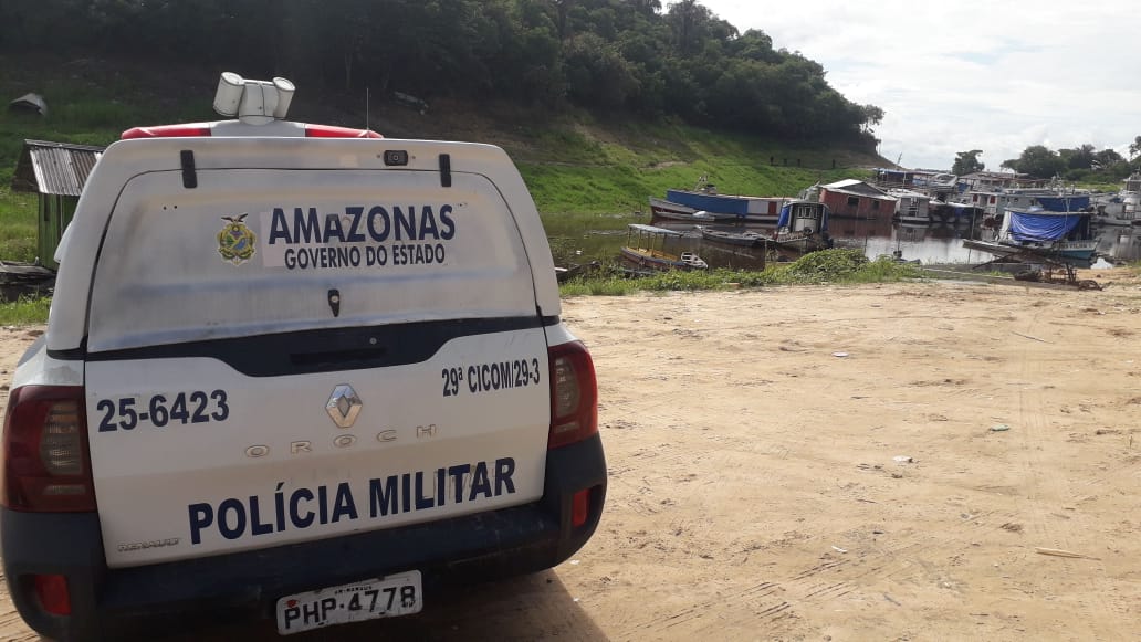 Suspeito foge da PM e some nas águas na Prainha, no Mauazinho; bombeiros fazem buscas Suspeito foge da PM e some nas águas na Prainha, no Mauazinho; bombeiros fazem buscas