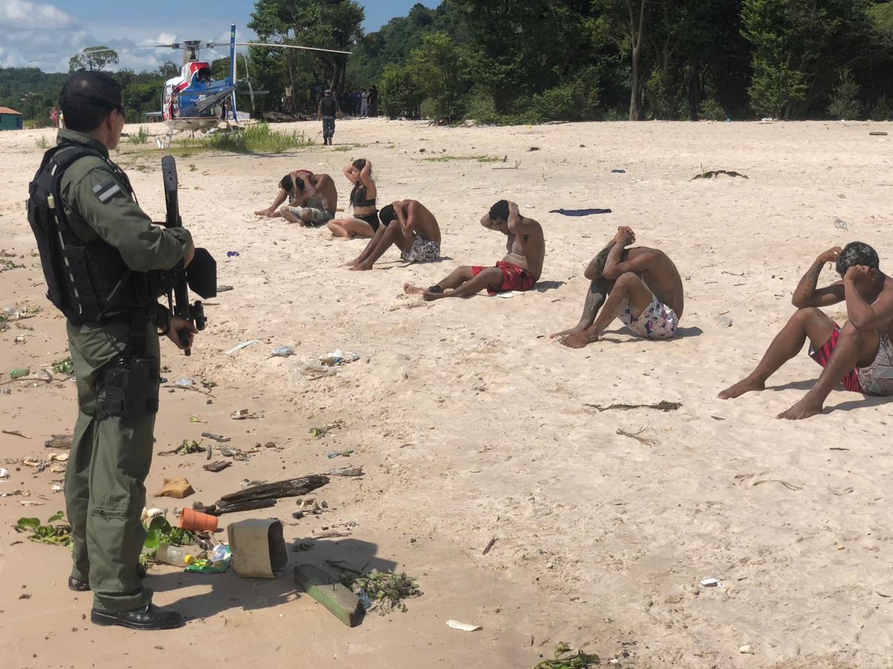 Festa regada a droga na Prainha termina com seis presos em operação policial Festa regada a droga na Prainha termina com seis presos em operação policial